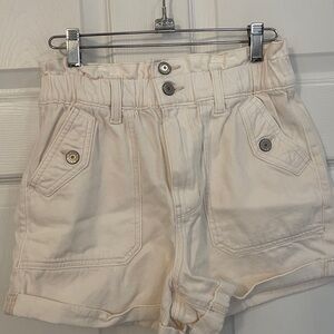 SO Women's High Waist Cream Shorts SZ- S
EUC